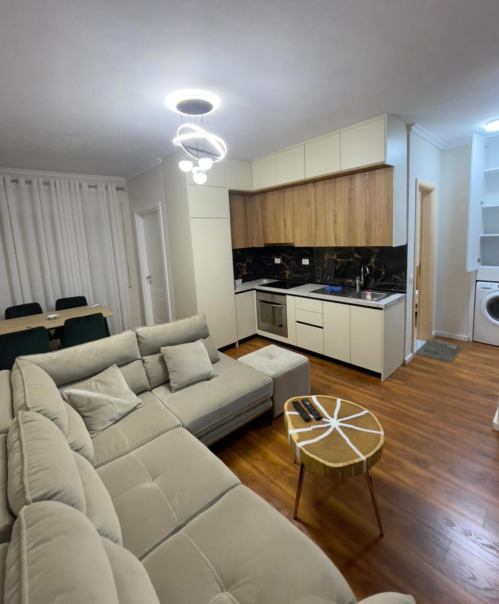 Apartament Holiday Apartment *